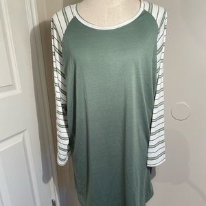 Luluroe woman’s plus size baseball tee 2x new